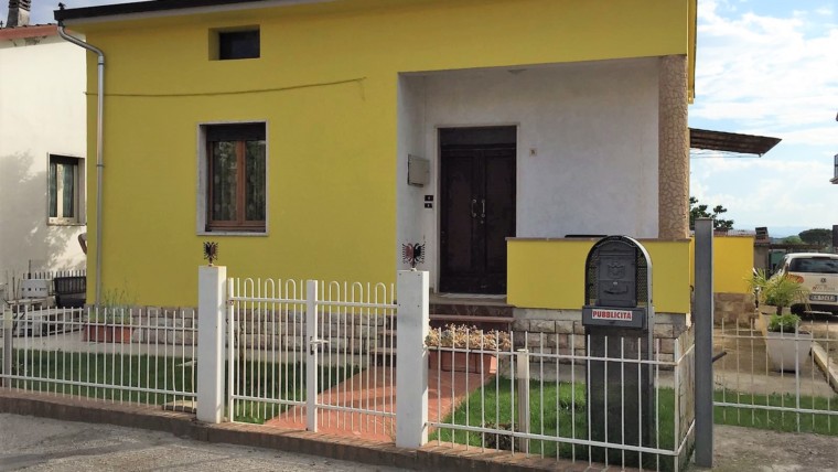 PALAZZO DI ASSISI- Casa singola in zona residenziale e vicina ai servizi